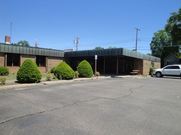 209 S Main St, Almont, MI 48003